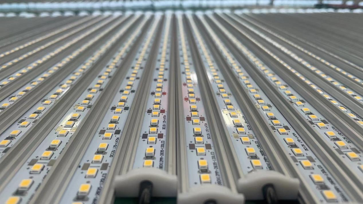 অভ্যন্তরীণ এবং বহিরাগত LED স্ট্রিপ আলো অভ্যন্তরীণ এবং বহিরাগত LED স্ট্রিপ আলো